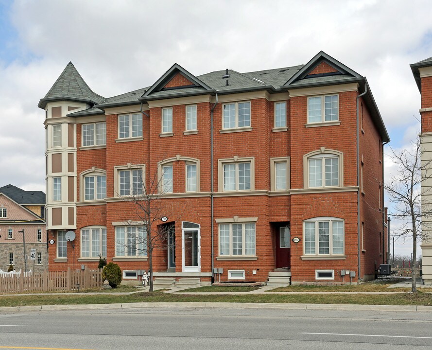 2586-2592 Bur Oak Ave in Markham, ON - Building Photo