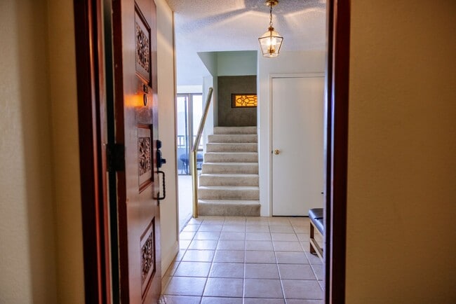 2240 Kuhio Ave. in Honolulu, HI - Building Photo - Building Photo