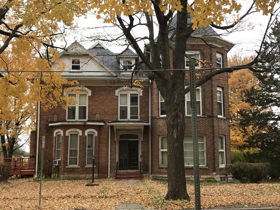 1425 8th Ave, Marion, IA in Marion, IA - Building Photo