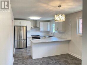 35 Raymond Rd in Vaughan, ON - Building Photo - Building Photo