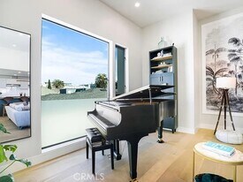811 N Detroit St in Los Angeles, CA - Building Photo