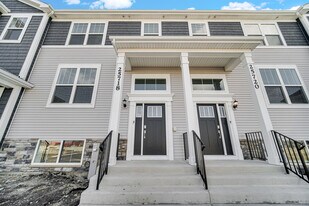 25718 W Yorkshire Dr in Plainfield, IL - Building Photo