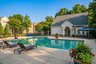 Summerlyn Place in Burlington, NC - Building Photo