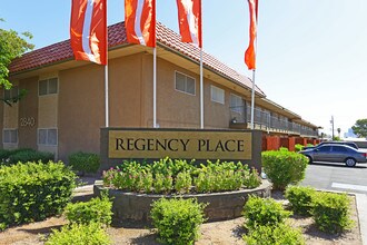 Regency Place in Las Vegas, NV - Building Photo - Building Photo