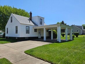 1801 Sandwith Ave SW in Canton, OH - Building Photo - Building Photo