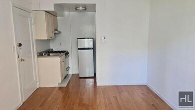 East 61 Street in New York, NY - Building Photo - Building Photo