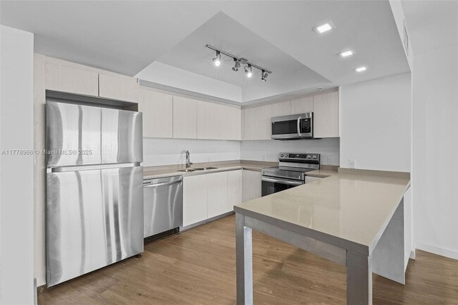 1500 Bay Rd, Unit M-0923 in Miami Beach, FL - Building Photo - Building Photo