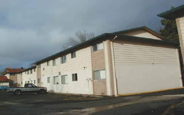 Foxpointe Apartments in Milwaukie, OR - Foto de edificio