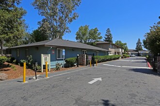 Lotus Landing Apartments in Sacramento, CA - Building Photo - Building Photo