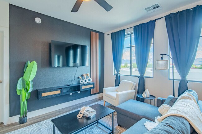 15501 N Dial Blvd in Scottsdale, AZ - Building Photo - Building Photo