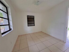 369 E 20th St in Hialeah, FL - Building Photo - Building Photo