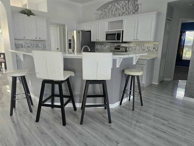 property at 3401 SW San Benito St