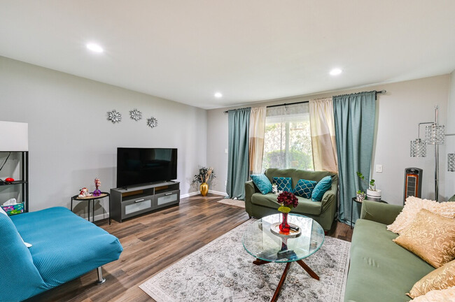 6059 Rancho Mission Rd in San Diego, CA - Building Photo - Building Photo