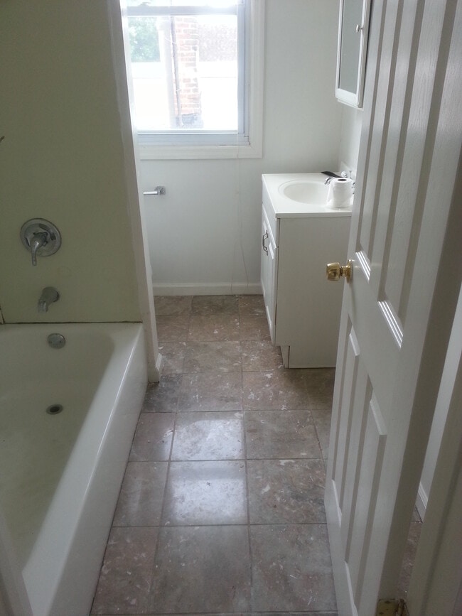 17 Winans Ave, Unit 2nd Fl in Newark, NJ - Building Photo - Building Photo