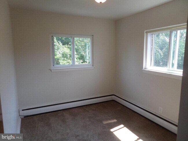 825 Solly Ave-Unit -2ND FLR. in Philadelphia, PA - Building Photo - Building Photo