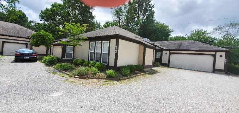 305 Schrock Rd in Worthington, OH - Building Photo
