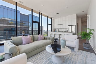 1125 W Van Buren St in Chicago, IL - Building Photo - Building Photo