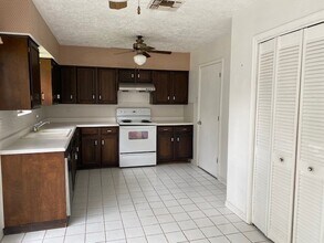 11610 Pine Knoll in Houston, TX - Building Photo - Building Photo