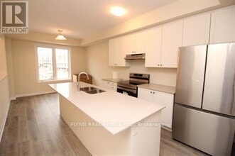 185 Bedrock Dr in Hamilton, ON - Building Photo - Building Photo