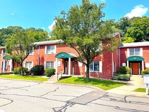 545 N Main St in Manchester, CT - Building Photo - Building Photo