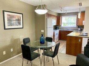 10528-10528-77 77 Ave NW in Edmonton, AB - Building Photo - Building Photo