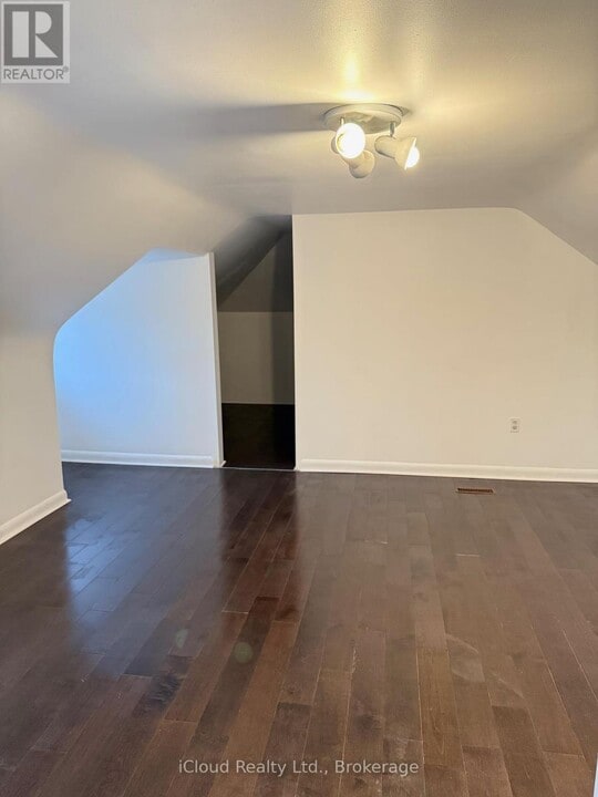 5 Caithness St W in Haldimand, ON - Building Photo