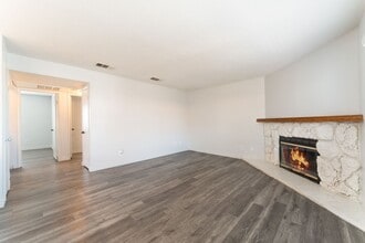 1624 Burningwood Ln in Las Vegas, NV - Building Photo - Building Photo