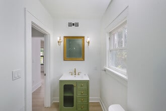 618 7th Ave N, Unit B in St. Petersburg, FL - Foto de edificio - Building Photo