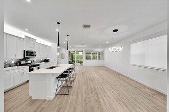 10219 SW Corvus Ln in Port St. Lucie, FL - Building Photo - Building Photo