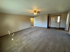 5215 Cantrell Ct in Springfield, IL - Building Photo - Building Photo