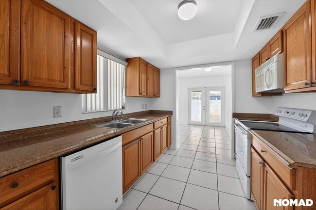 253 Glenwood Ave in Osprey, FL - Building Photo - Building Photo