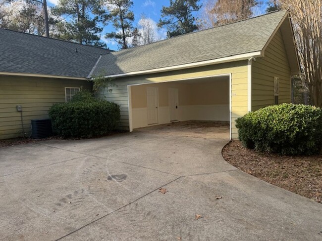 3310 Hogansville Rd-Unit -A in Lagrange, GA - Foto de edificio - Building Photo