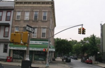 905 Metropolitan Ave in Brooklyn, NY - Building Photo - Building Photo