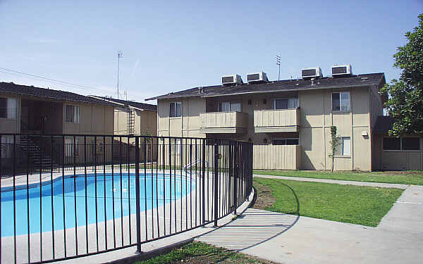 Huntington Court Apartments in Fresno, CA - Foto de edificio