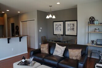 151 Kyle Dr, Unit 151 in Tinton Falls, NJ - Foto de edificio - Building Photo