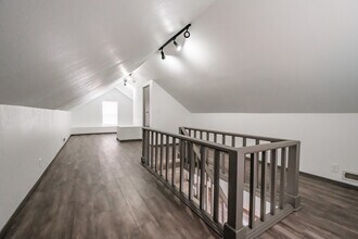 147 NE Elm St in Sheridan, OR - Building Photo - Building Photo