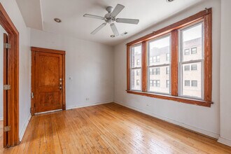 2842 W Augusta Blvd in Chicago, IL - Building Photo - Building Photo