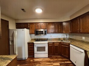 7283 Beacon Hill Dr in Pittsburgh, PA - Building Photo - Building Photo