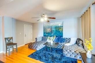 8136 S Kedzie Ave in Chicago, IL - Building Photo - Building Photo