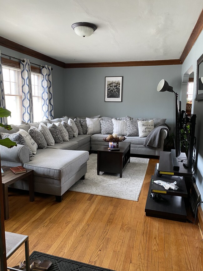 5805 W Wells St in Wauwatosa, WI - Building Photo - Building Photo