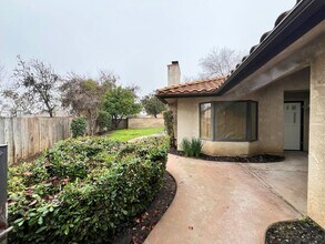 1104 Pinewood Ct in Madera, CA - Building Photo - Building Photo