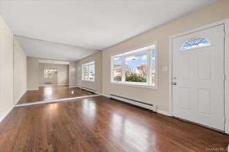 1461 10th St in West Babylon, NY - Building Photo - Building Photo