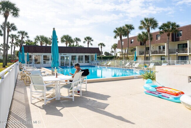 180 Paradise Blvd in Indialantic, FL - Building Photo - Building Photo