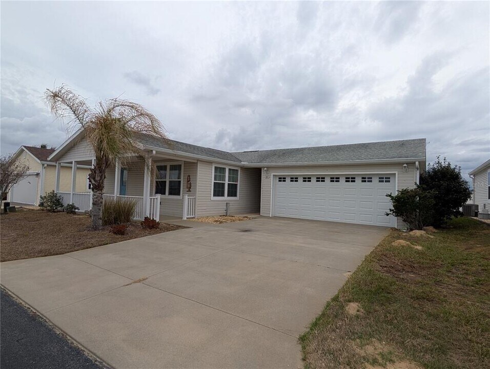 9101 Fairway Loop in Dade City, FL - Building Photo