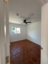 8409 Adoree St, Unit Casita in Downey, CA - Foto de edificio - Building Photo