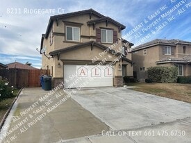 8211 Ridgegate Ct in Bakersfield, CA - Building Photo