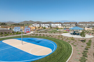 32336 Parker St in Menifee, CA - Foto de edificio - Building Photo