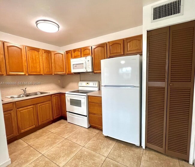 1412 SW 41st Ave in Plantation, FL - Building Photo - Building Photo