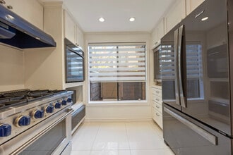 20 Sea Island Dr, Unit 20 Sea Island Dr in Newport Beach, CA - Foto de edificio - Building Photo