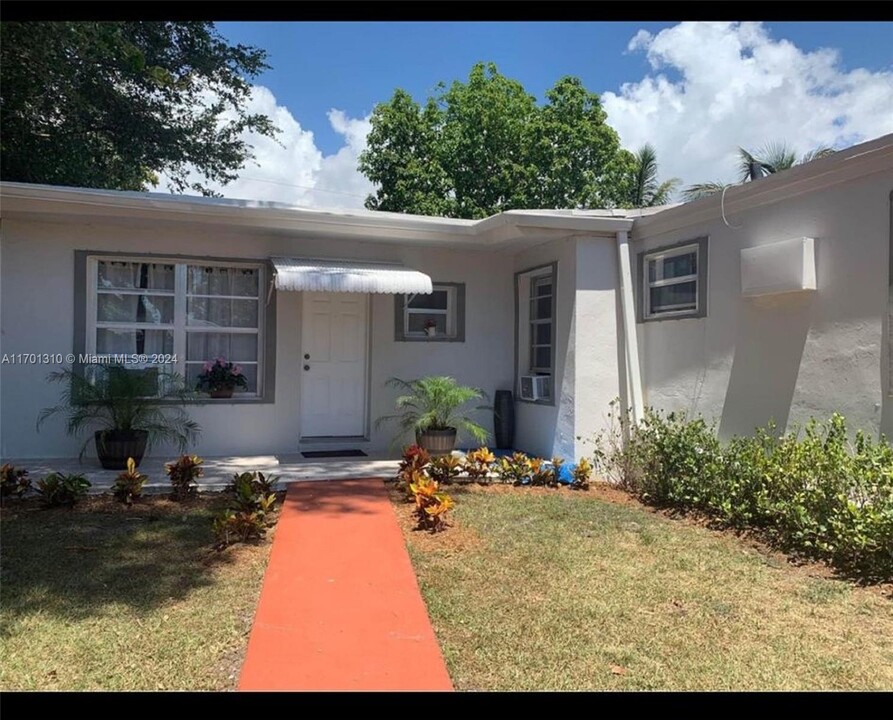 636 SW 45th Ave in Coral Gables, FL - Building Photo